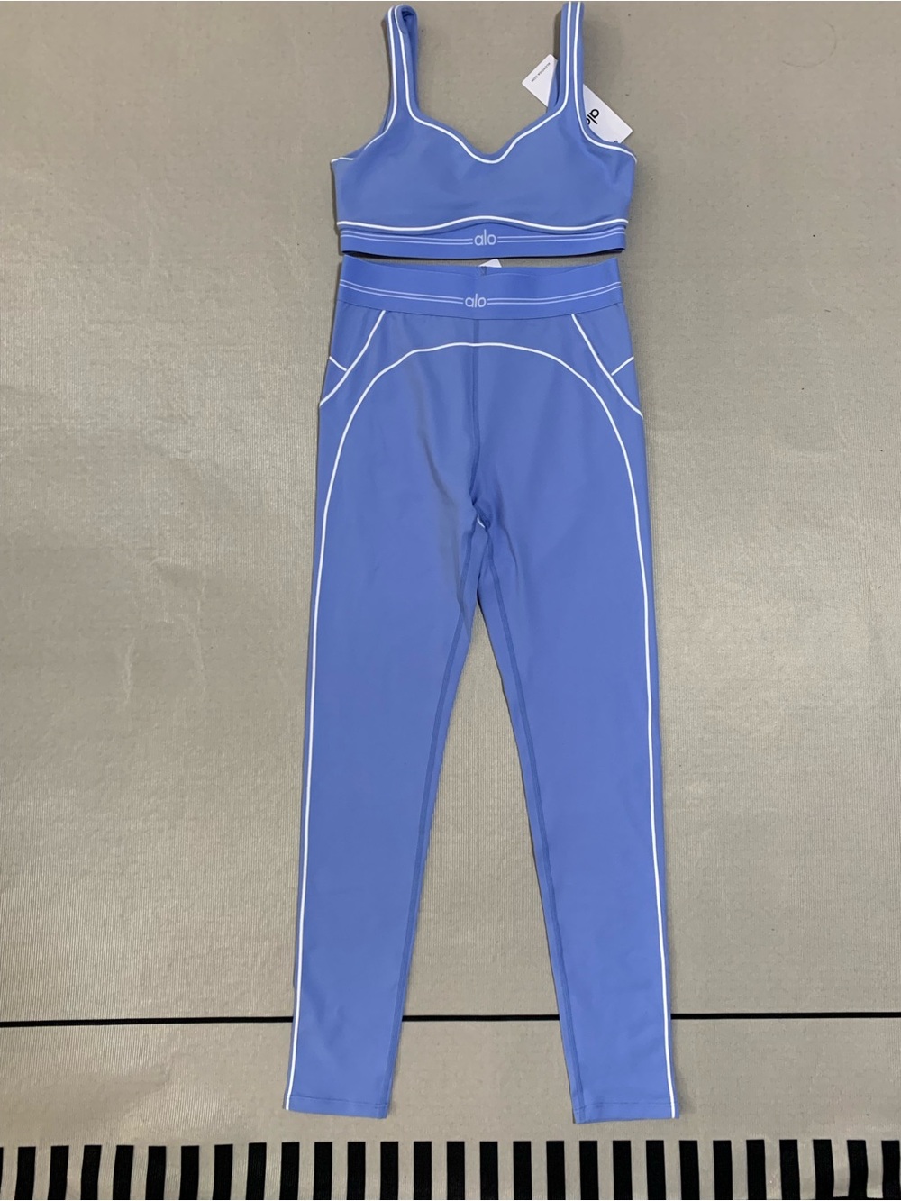 ALO Yoga Periwinkle Sports Bra and High-Waist Leggings Set with White Trim